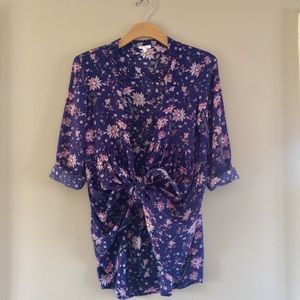 En Creme button up top